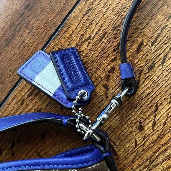 Coach Crossbody - Picture 2 of 4